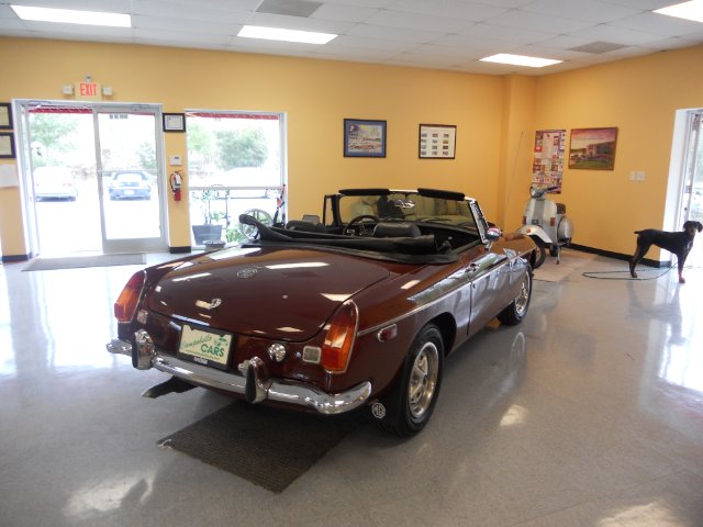 MG MGB 1973 photo 2