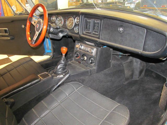 MG MGB 1979 photo 9