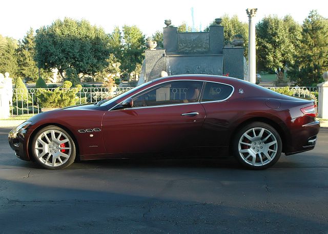 Maserati GranTurismo 2010 photo 2