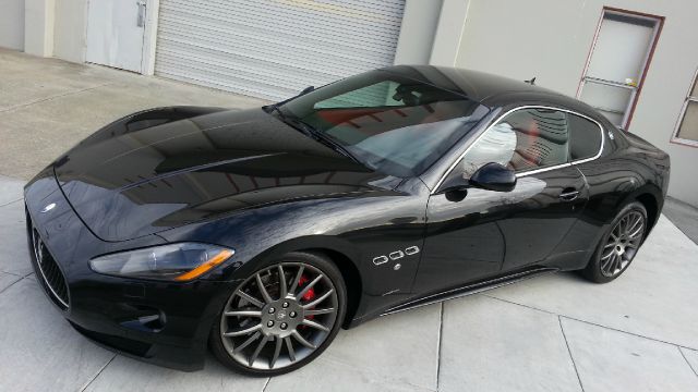 Maserati GranTurismo 2010 photo 4