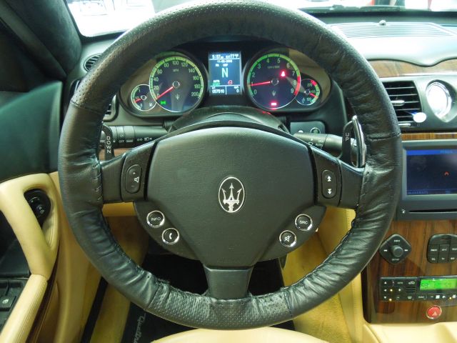 Maserati Quattroporte 2005 photo 2