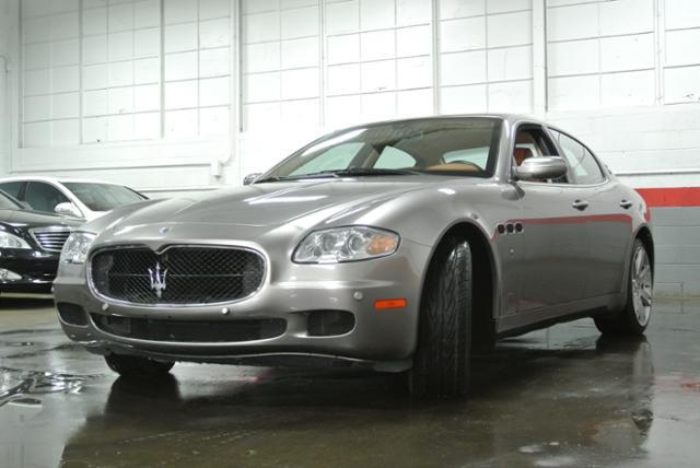 Maserati Quattroporte SE 5-door Sedan