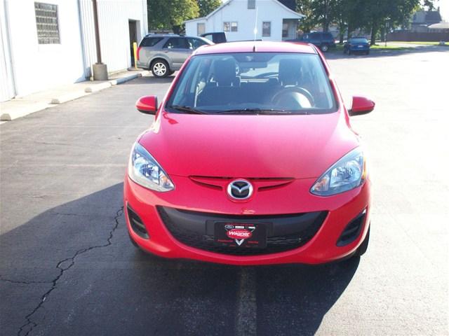 Mazda 2 2011 photo 2