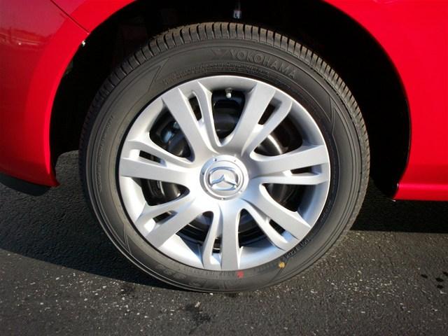 Mazda 2 2011 photo 4