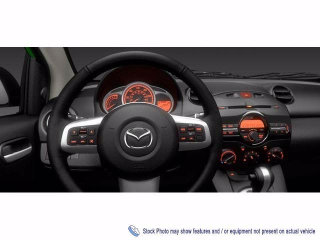 Mazda 2 2011 photo 2