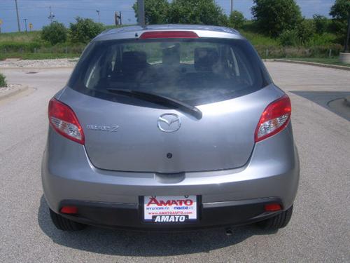 Mazda 2 2011 photo 2