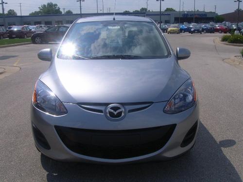 Mazda 2 2011 photo 3