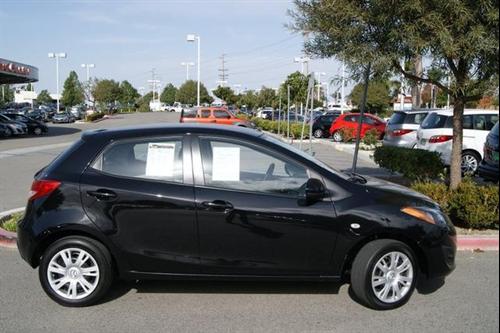 Mazda 2 2011 photo 2