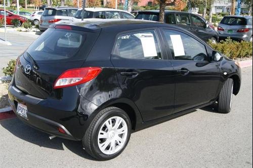 Mazda 2 2011 photo 3