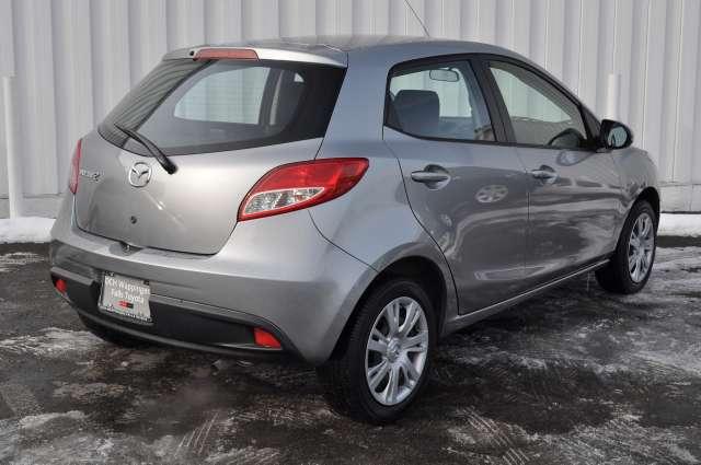 Mazda 2 2011 photo 4