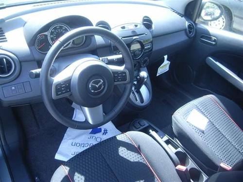 Mazda 2 2011 photo 2