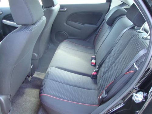 Mazda 2 2011 photo 3
