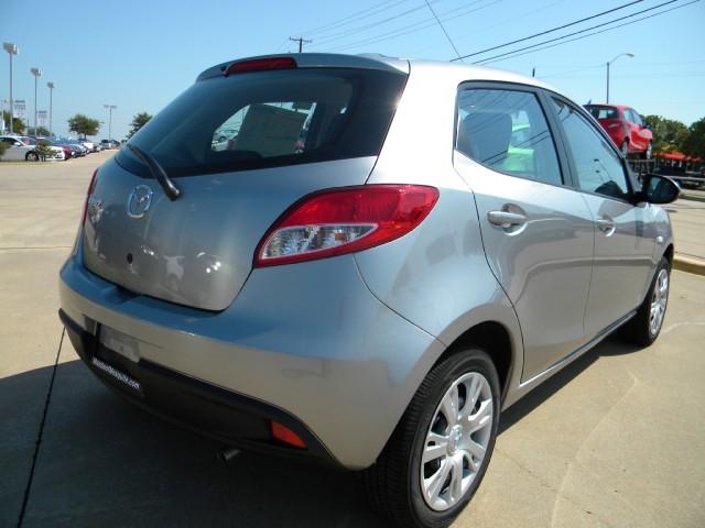 Mazda 2 2011 photo 1