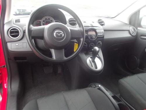 Mazda 2 2011 photo 3