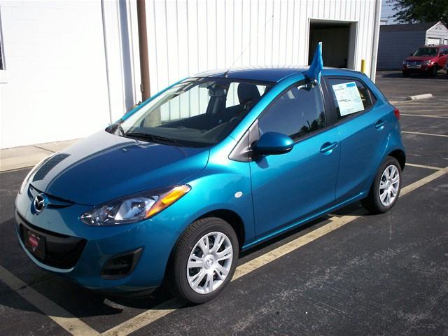 Mazda 2 2011 photo 1
