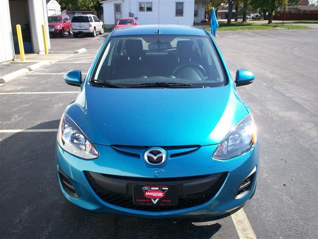 Mazda 2 2011 photo 2