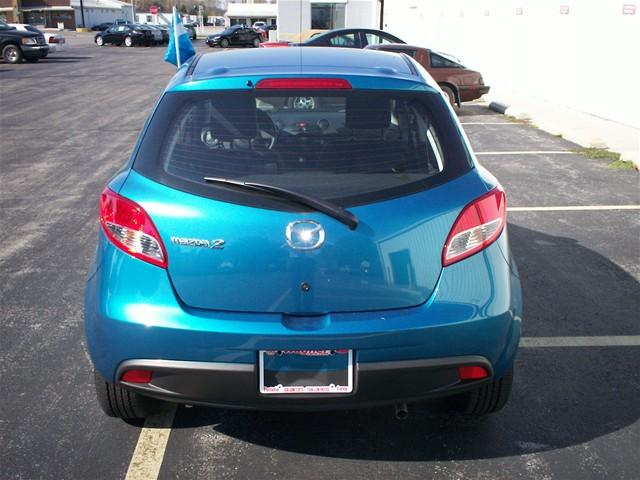 Mazda 2 2011 photo 3