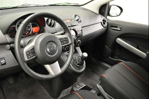 Mazda 2 2011 photo 1