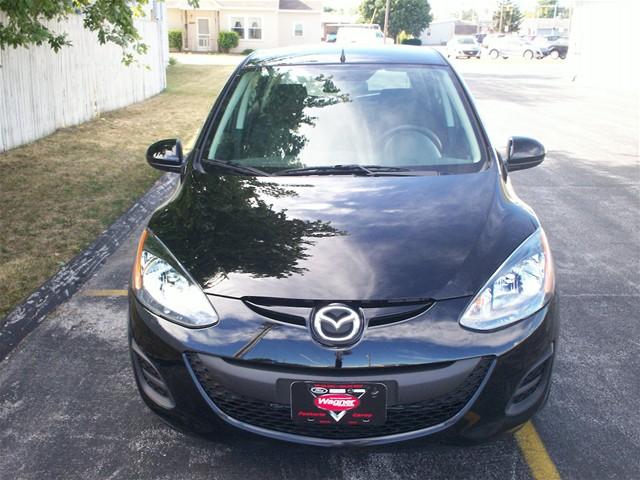 Mazda 2 2011 photo 2