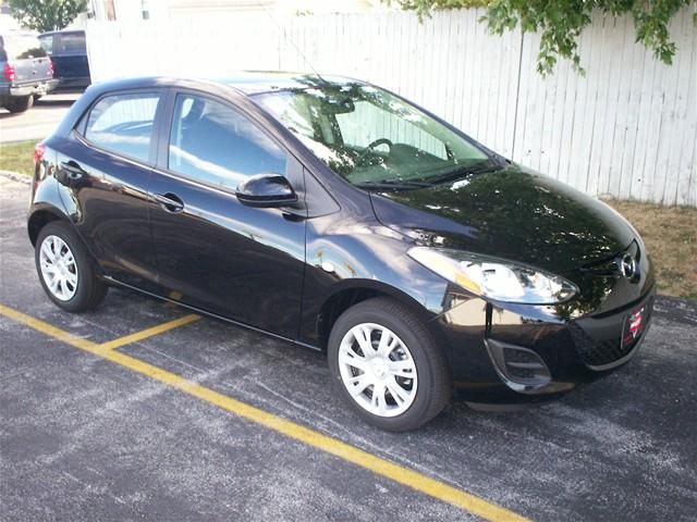 Mazda 2 2011 photo 3