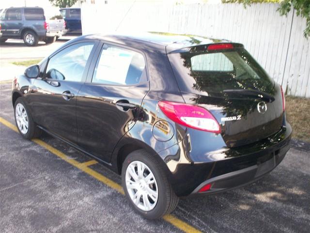 Mazda 2 2011 photo 4