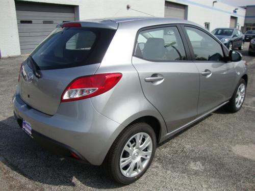 Mazda 2 2011 photo 2