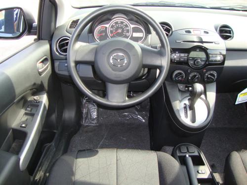 Mazda 2 2011 photo 3