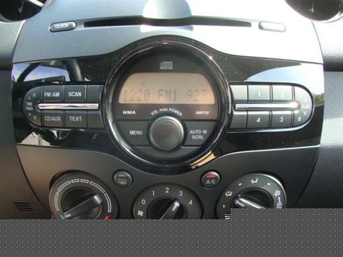 Mazda 2 2011 photo 4