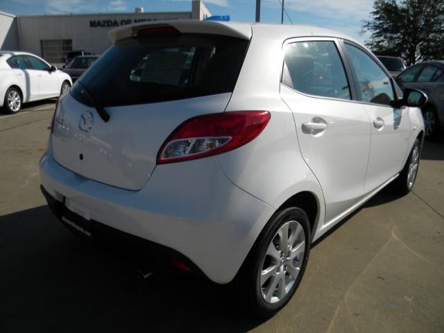Mazda 2 2011 photo 1
