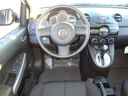 Mazda 2 2011 photo 1