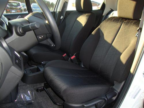 Mazda 2 2011 photo 2