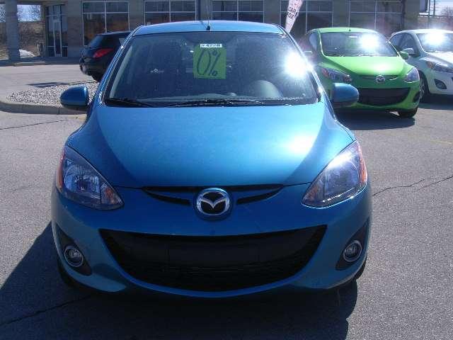 Mazda 2 2011 photo 2