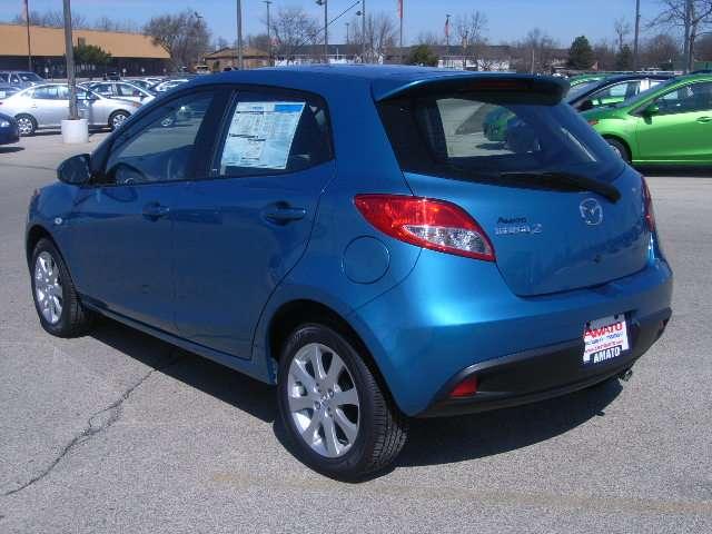 Mazda 2 2011 photo 5