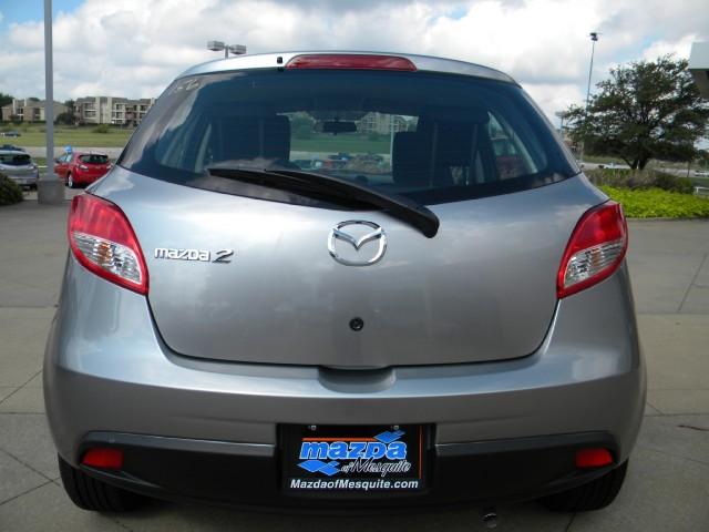 Mazda 2 2011 photo 2
