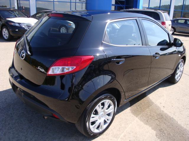 Mazda 2 2011 photo 1