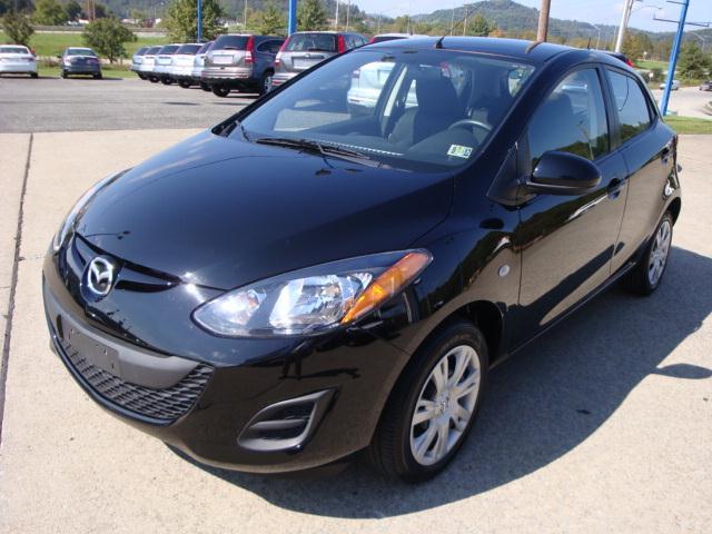Mazda 2 2011 photo 2