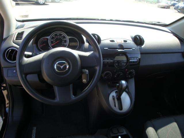 Mazda 2 2011 photo 4