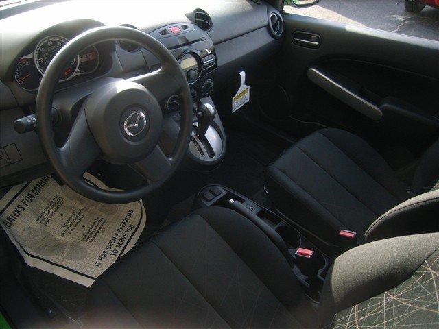 Mazda 2 2011 photo 5