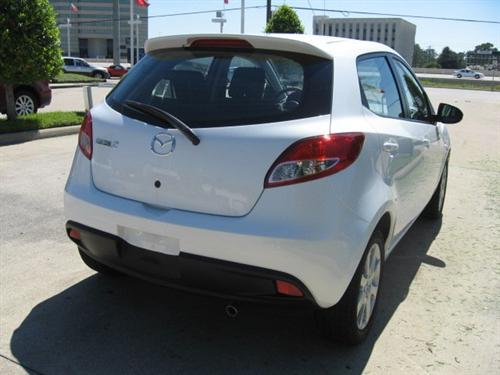 Mazda 2 2011 photo 1