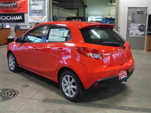 Mazda 2 2011 photo 1