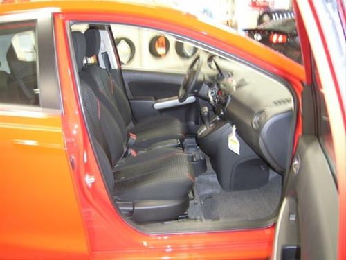 Mazda 2 2011 photo 3