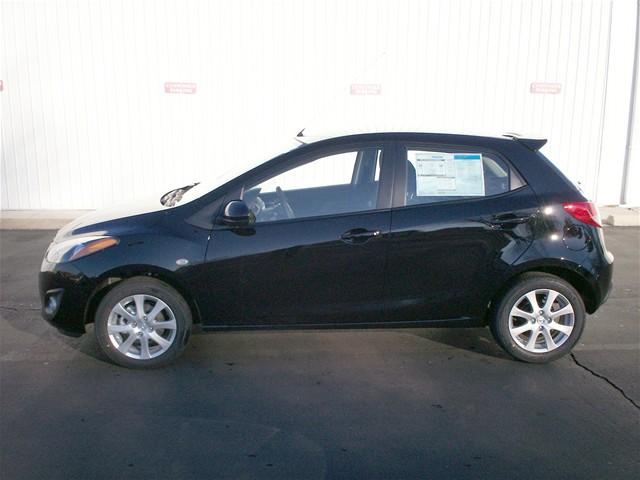Mazda 2 2011 photo 4