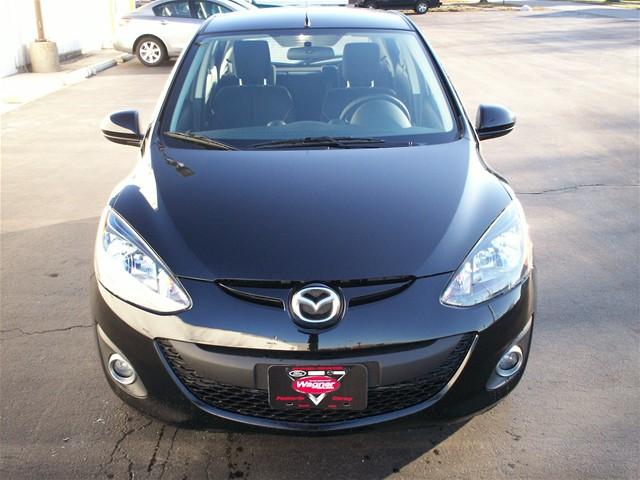 Mazda 2 2011 photo 2