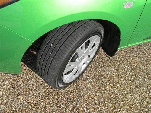 Mazda 2 2011 photo 4