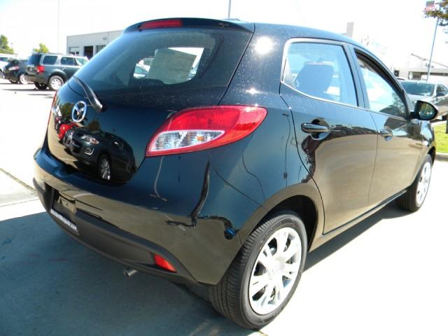 Mazda 2 2011 photo 1