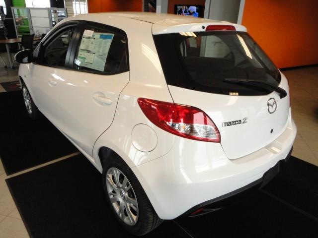 Mazda 2 2011 photo 1