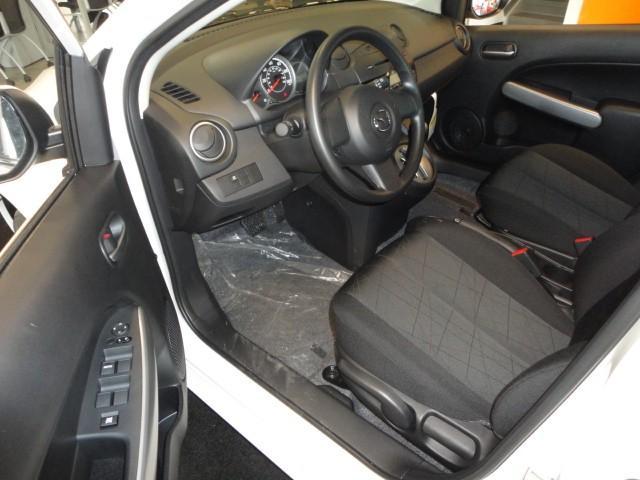 Mazda 2 2011 photo 3