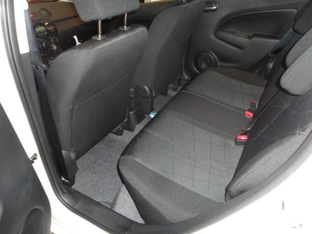 Mazda 2 2011 photo 4