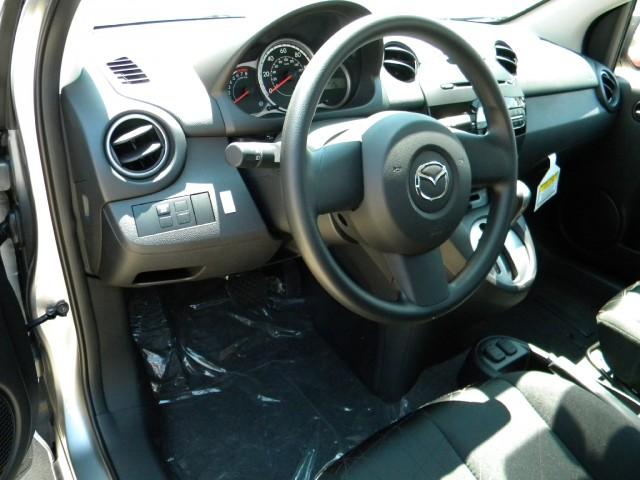 Mazda 2 2011 photo 1
