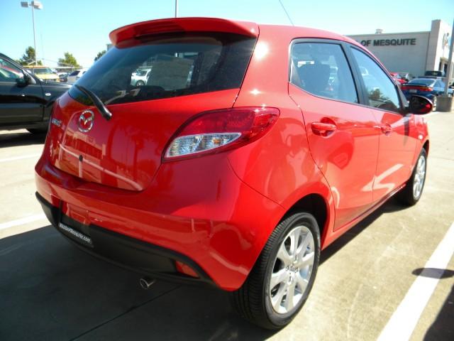 Mazda 2 2011 photo 1